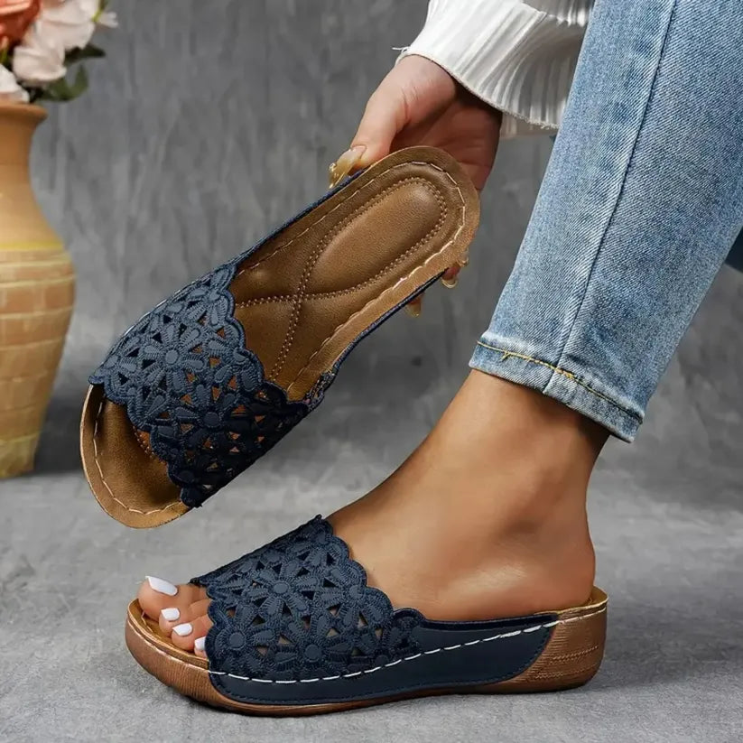 Breathable open-toe slippers for women, with soft cushioning