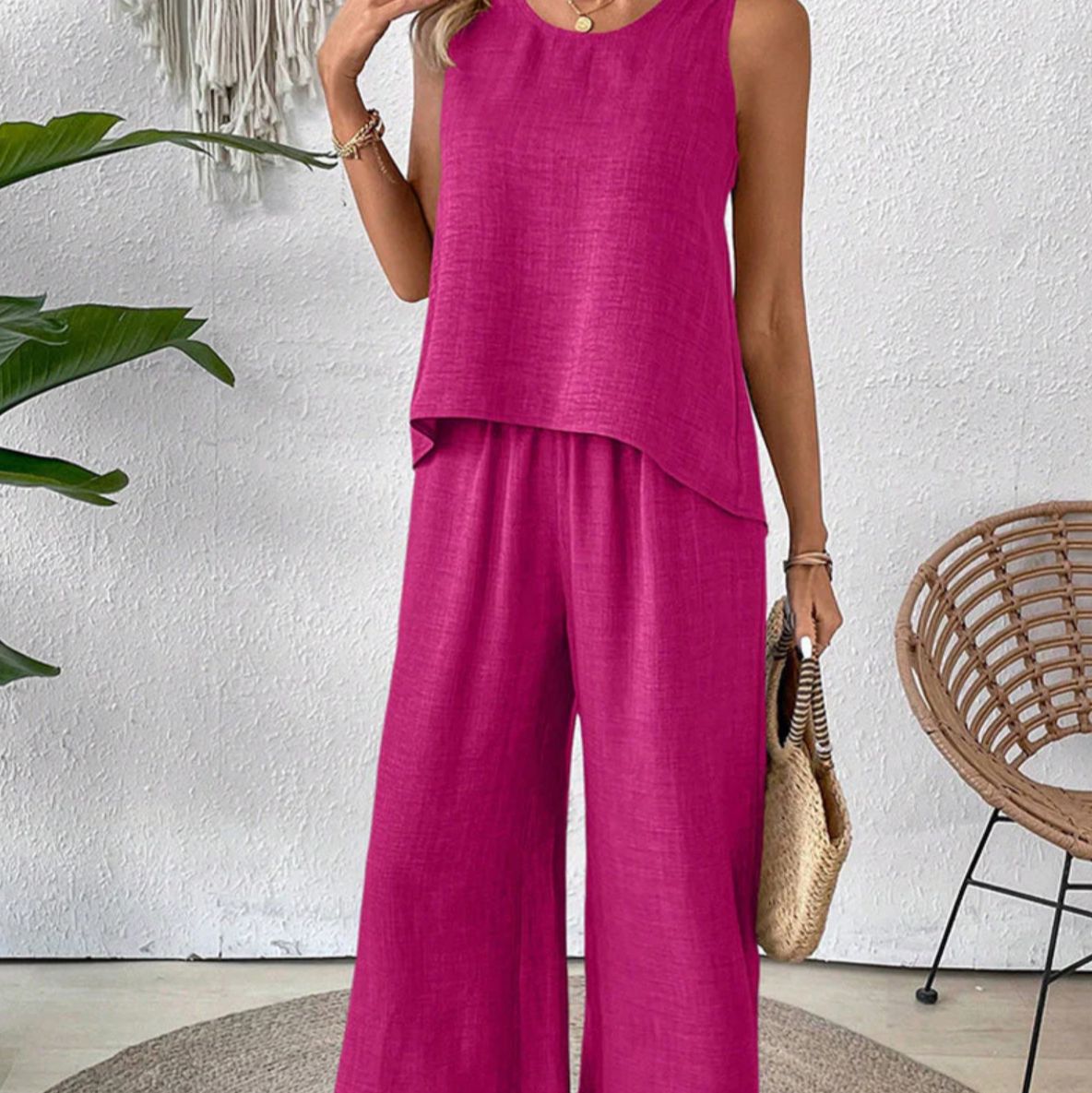 A set of sleeveless top and wide trousers