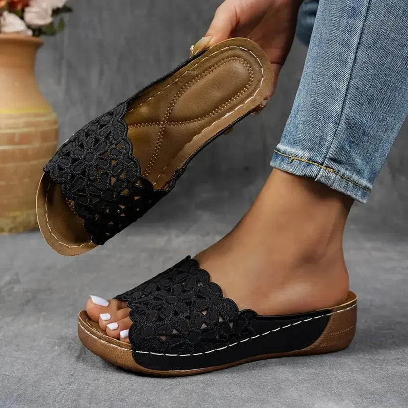 Breathable open-toe slippers for women, with soft cushioning